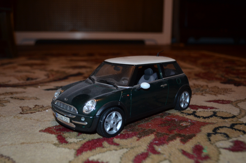 1/18 Mini Cooper. Antenna bent, scuffs on roof